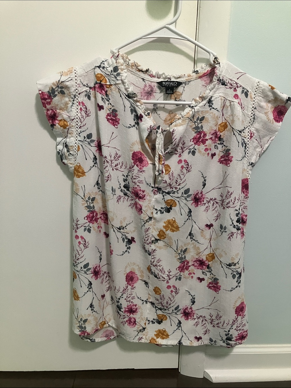 Buffalo David Bitton White Floral Tie-Front Cap Sleeve Blouse